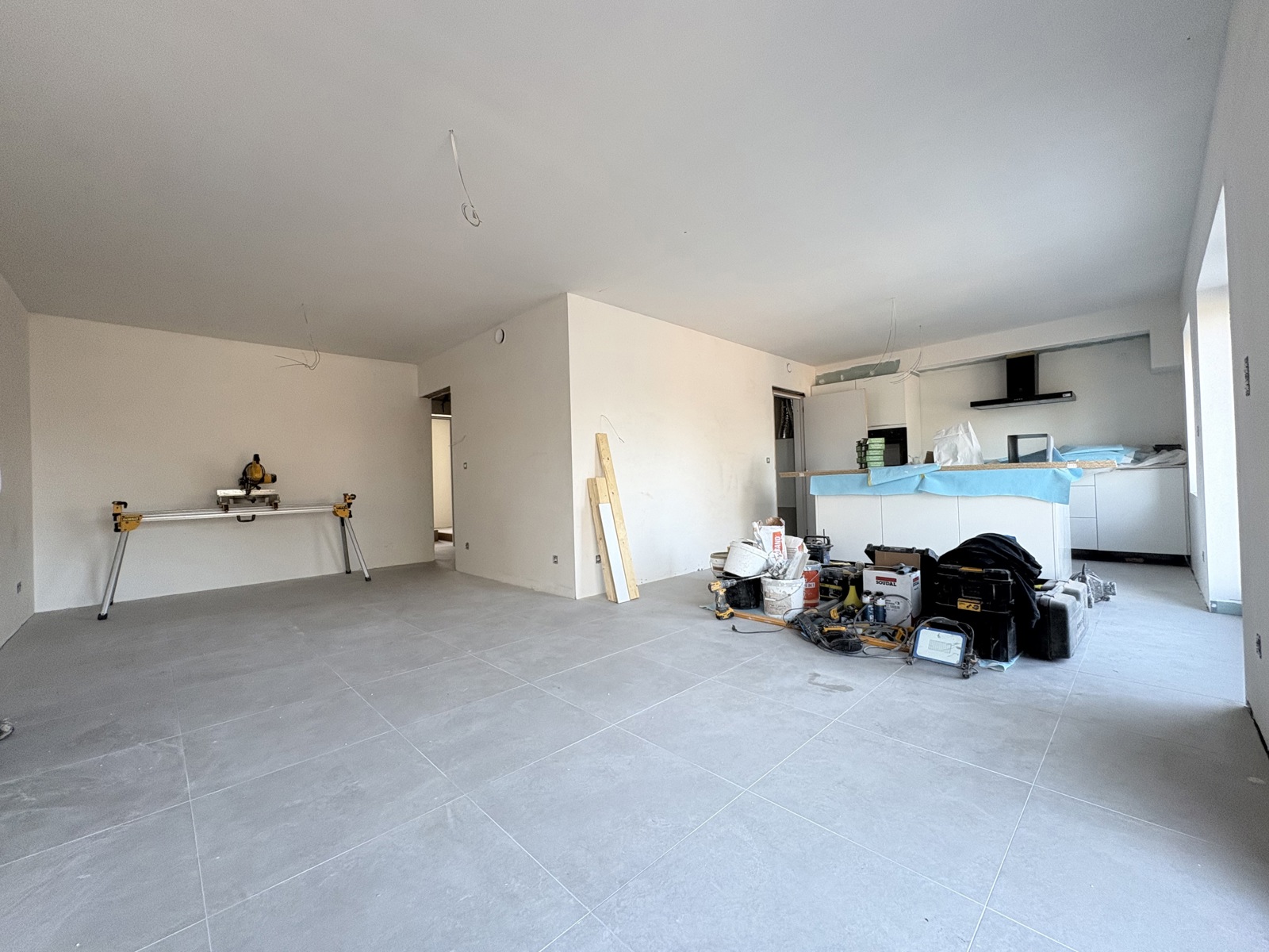 Lichtrijk appartement met terras 1e verdieping - foto 4