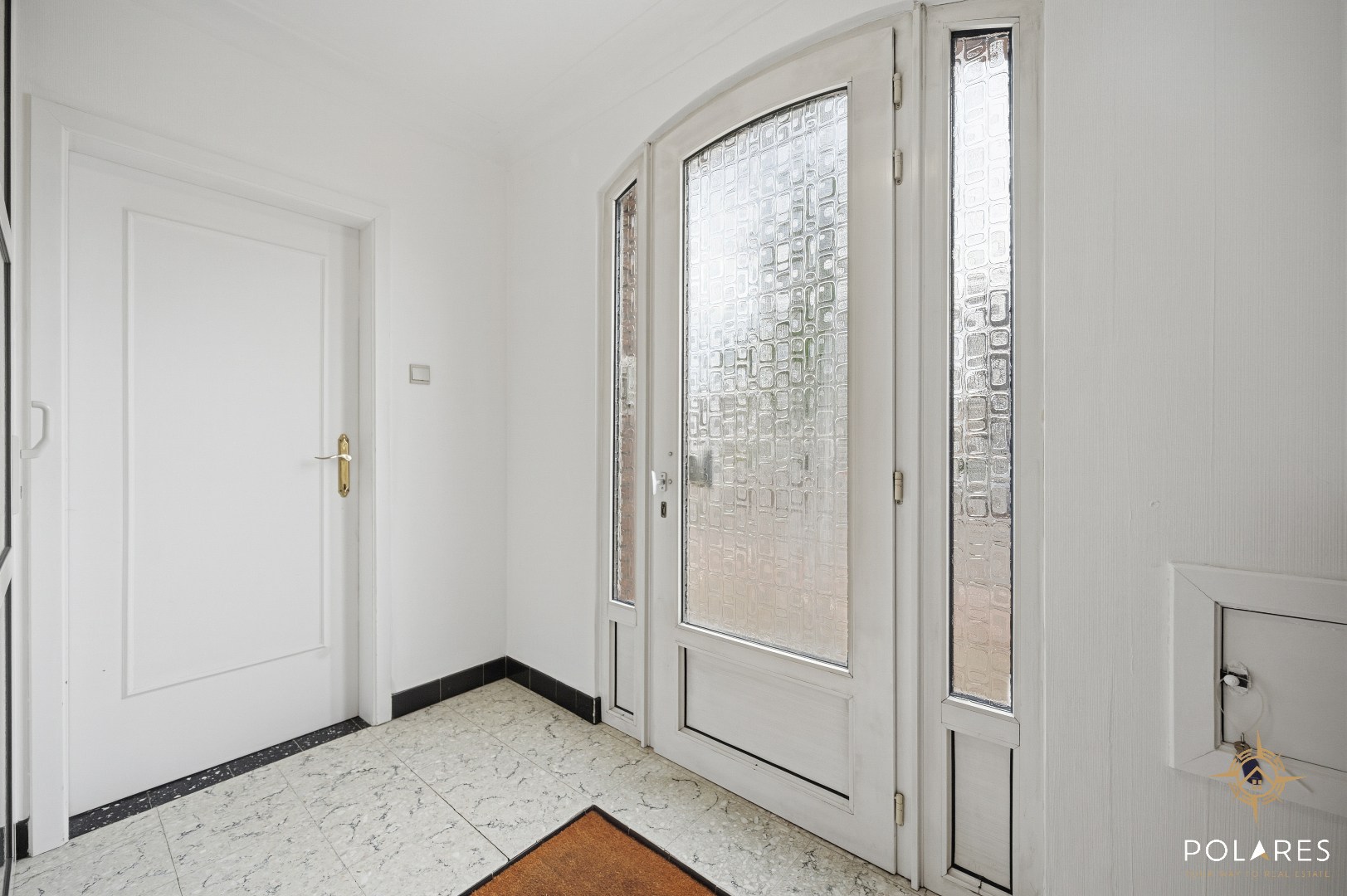 Maison particulière avec unité de vie indépendante au rez-de-chaussée proche du centre. - photo 2