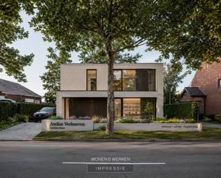 <p>BBent u op zoek naar een ruim perceel voor de realisatie van uw droomwoning? Contacteer Arno via arno@reds.be of +32 498 66 21 41 <br /><br />Het perceel heeft een oppervlakte van circa 721 m² en is geschikt voor het oprichten van een open bebouwing. <br />Met een perceelbreedte van circa 21 meter en een diepte van circa 33,5 meter geniet u van voldoende ruimte en tal van mogelijkheden om een comfortabele gezinswoning te realiseren. <br />De locatie leent zich bovendien ook uitstekend om wonen te combineren met uw eigen zaak. Een complementaire functie van 100 m² is mogelijk voor bijvoorbeeld een kantoor of vrij beroep. De impressie geeft u alvast een kijk op deze mogelijkheid. <br /><br />De verbinding met het centrum van Sint-Antonius is uitstekend. Ook het centrum van Zoersel, en de op- en afrit van de snelweg zijn vlot bereikbaar. <br /><br />De bouwvoorschriften zijn verkrijgbaar op aanvraag bij ons. <br />Stedenbouwkundige info is in aanvraag.</p>