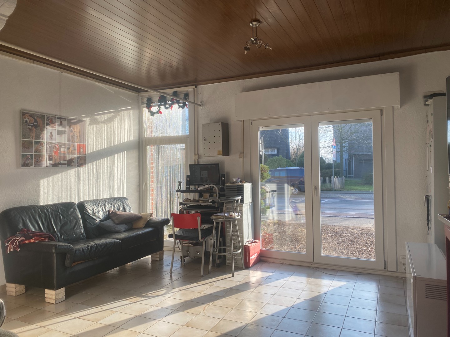 Centraal gelegen te renoveren woning met ruime garage en achterliggende tuin - foto 2