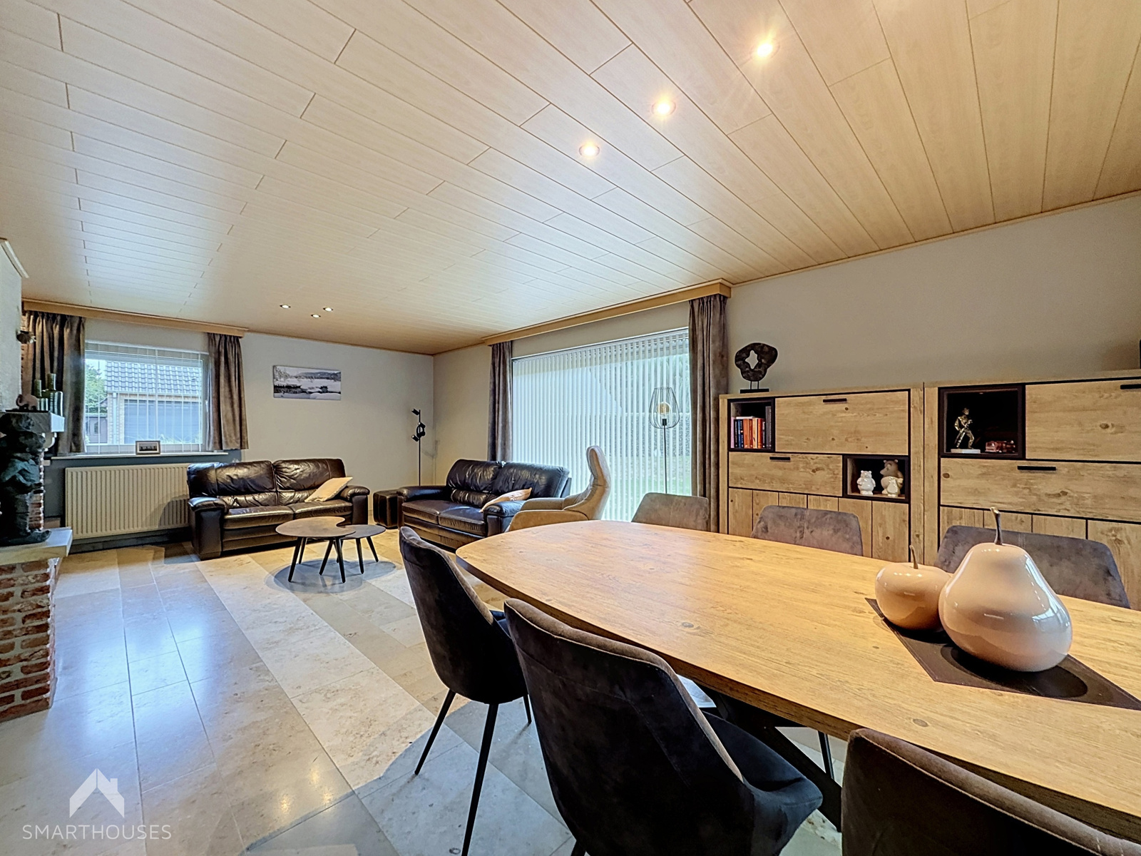 Vrijstaande woning met 3 slpkrs, garages, carport en tuin - foto 2