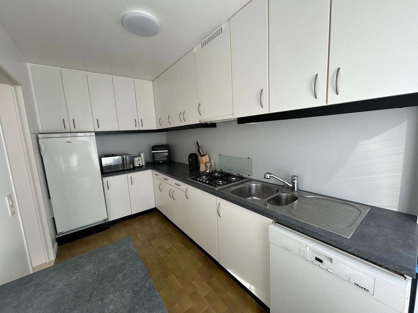 GERENOVEERD APPARTEMENT MET 2 SLAAPKAMERS, BUREAURUIMTE EN TERRAS - foto 5