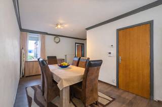 In de Sint-Antoniusstraat 26 in Sint-Niklaas ontdek je een verrassend ruime gezinswoning met 5 slaapkamers, tuin en garage, gelegen op een...