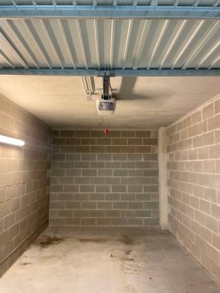 Centraal gelegen garagebox onder het Yzerpark ( -2)Afmetingen:6m x 2,15 m x 2,65 m...