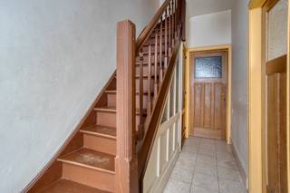 Aan de rand van de stad, op de de ring van Leuven, vinden we deze charmante te renoveren stadswoning met drie slaapkamers, een stadstuin en...