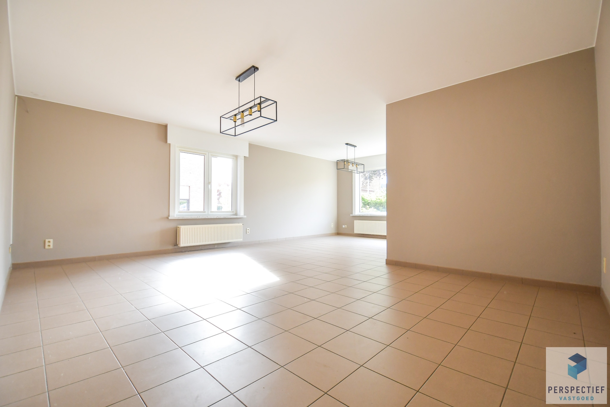Instapklare GROTE (227m²) halfopen bebouwing (BJ 2001) met 4 slpks, dubbele garage &amp; tuin - foto 5