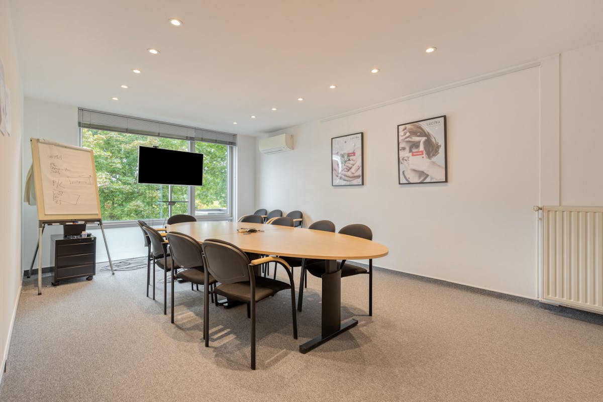 Business building for rent in Destelbergen - photo 4