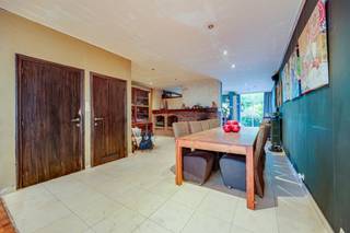 <p><span>In de </span><span>Sint-Lutgardisstraat</span><span>, een rustige straat in een </span><span>residentiële wijk in Merksem</span><span>, vinden we deze ruime te renoveren woning te koop. </span></p><p><span> </span></p><p><span>Het centrum van Merksem, alsook tal van winkels, openbaar vervoer, scholen en invalswegen vind je in de nabije omgeving. De </span><span>Mobiscore</span><span> van maar liefst </span><span>9,1/10</span><span> bevestigt de uitstekende ligging. </span></p><p><span> </span></p><p><span>Het huis heeft een </span><span>bewoonbare oppervlakte van 352m²</span><span>, een </span><span>ruime tuin</span><span> en </span><span>5 slaapkamers</span><span> verdeeld over 4 bouwlagen.</span></p><p><span> </span></p><p><span>Indeling</span></p><p><span> </span></p><p><span>Gelijkvloers</span></p><p><span>-Inkomhal</span></p><p><span>-Garage</span></p><p><span>-Berging</span></p><p><span>-Wasplaats</span></p><p><span> </span></p><p><span>Eerste verdieping</span></p><p><span>-Lichtrijke woonkamer</span></p><p><span>-Geïnstalleerde keuken</span></p><p><span>-Apart toilet</span></p><p><span> </span></p><p><span>Tweede verdieping</span></p><p><span>-Slaapkamer 1</span></p><p><span>-Slaapkamer 2</span></p><p><span>-Slaapkamer 3</span></p><p><span>-Badkamer 1 met ligbad en lavabo</span></p><p><span> </span></p><p><span>Derde verdieping</span></p><p><span>-Slaapkamer 4</span></p><p><span>-Slaapkamer 5</span></p><p><span>-Badkamer 2</span></p><p><span> </span></p><p><span>Troeven</span></p><p><span>-Uitzonderlijk grote bewoonbare oppervlakte van 352m²</span></p><p><span>-Ruime tuin van 170m²</span></p><p><span>-5 slaapkamers</span></p><p><span>-uitstekende ligging met Mobiscore 9,1/10</span></p><p><span>-Veel lichtinval</span></p><p><span>-Talrijke mogelijkheden dankzij de indeling</span></p><p><span> </span></p><p><span> </span></p><p><span>Ben jij geïnteresseerd in dit huis te koop in Merksem, ben je op zoek naar ander vastgoed, een investering of wens je de waarde van jouw eigendom te kennen? Dan ben je bij BOLT Immo aan het juiste adres! Wij helpen jou graag verder.</span></p>