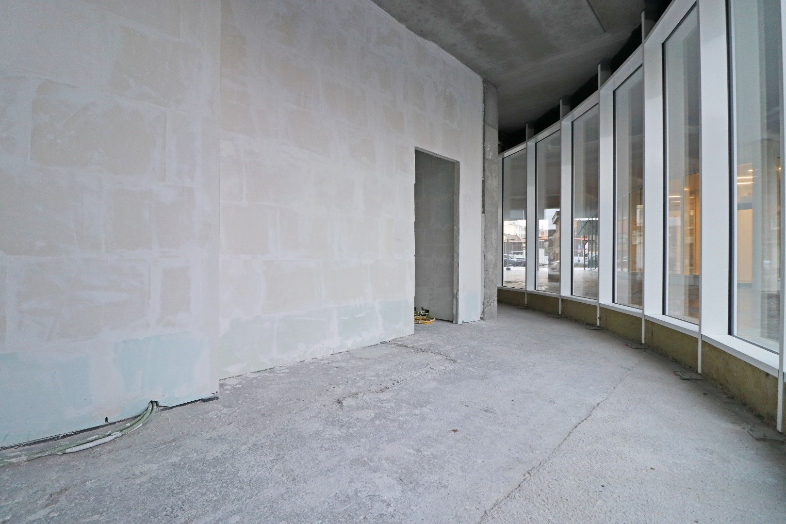 Commercial à louer à Roulers - photo 4