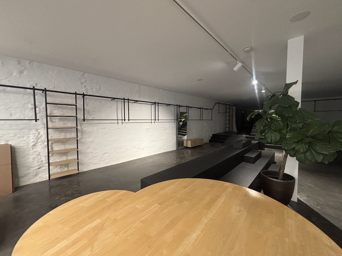 Commercial property for rent in the center of Kortrijk - photo 4