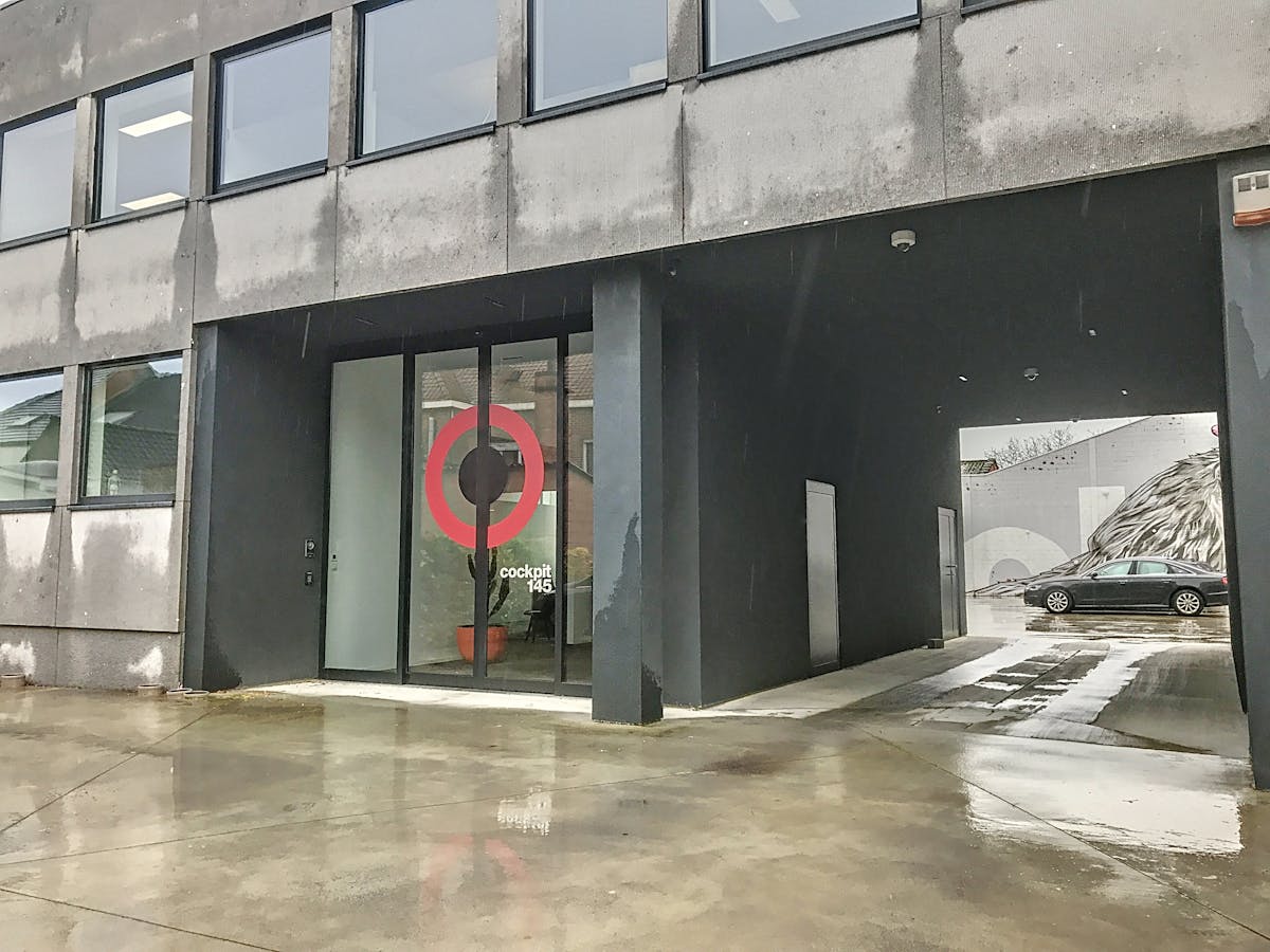 Instapklaar en bemeubeld kantoor te huur in het bedrijvencentrum Cockpit 145 te Wevelgem - foto 4
