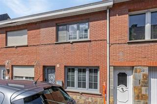 Deze woning is gelegen in het gezellige Klein-Willebroek.Op de gelijkvloerse verdieping van deze gerenoveerde woning bevindt zich een woonkamer,...