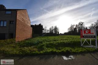 IGL stelt u deze mooie bouwgrond voor een tweegevelwoning voor met Zuidgerichte tuin! Perfect gelegen in de Eiklaan bevindt men zich op...