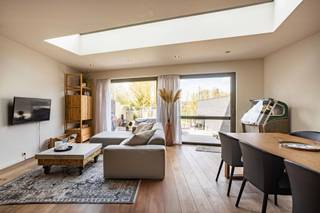 Recente, kwalitatief afgewerkte woning in een groene en rustige omgeving, op wandelafstand van het station, winkels en met vlotte verbinding naar...