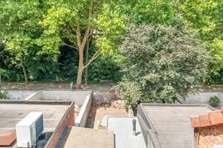 Deze leuke instapklare woning met tuin en 4 slaapkamers is gelegen tegen het Stadspark van Leuven (St Donatuspark).  Het is ingedeeld met op...