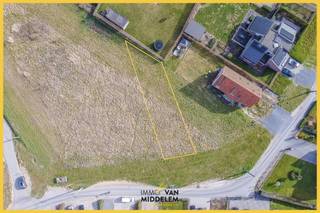 Immo Van Middelem verkoopt deze mooie bouwgrond op +/- 3a98ca, RUSTIG gelegen maar OP WANDELAFSTAND van het CENTRUM van Asse met alle nodige...