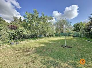 Instapklare en ruime OB met ruime tuin en 6 slaapkamers.In een rustige en residentiële buurt van Sint-Niklaas bevindt zich deze instapklare open...