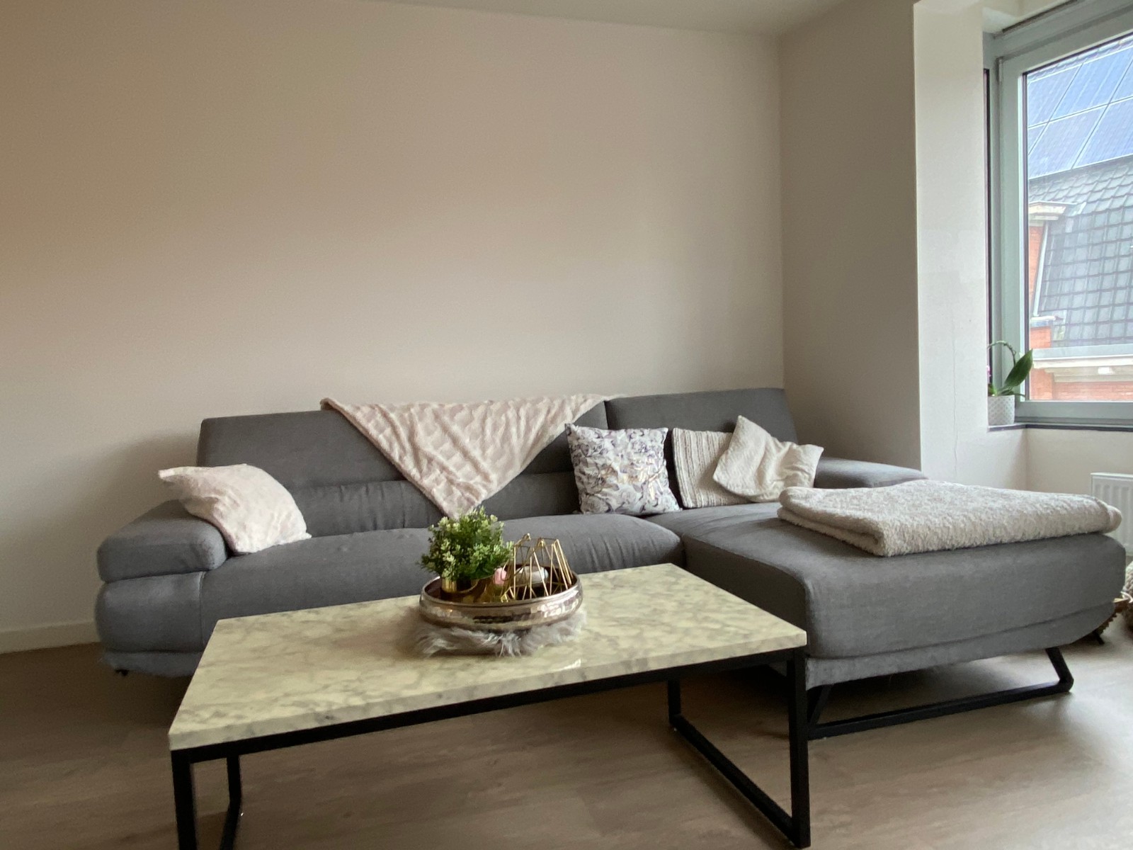 Te huur: modern 2-kamerappartement met ondergrondse staanplaats in Waregem - photo 2