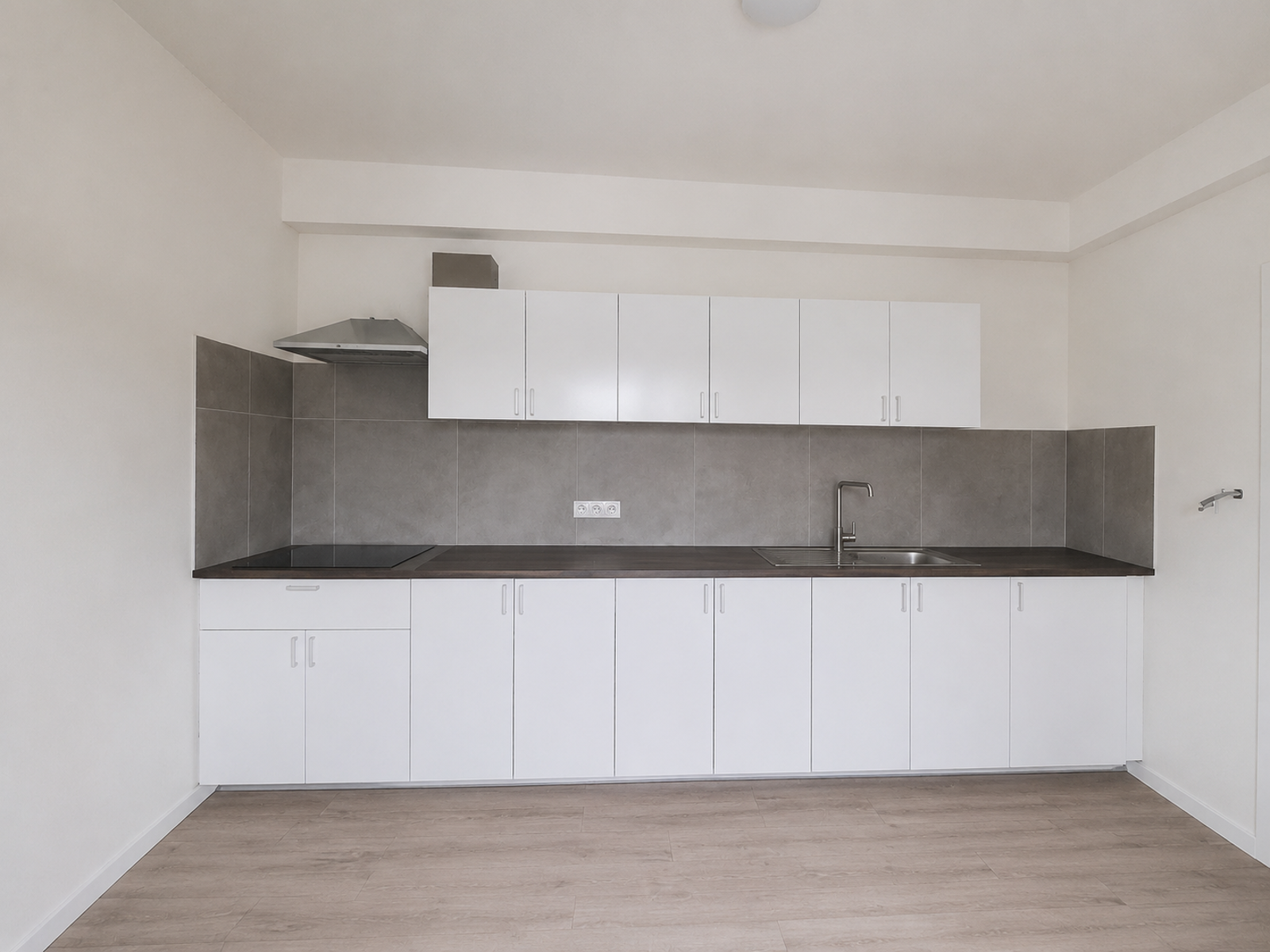 Volledig gerenoveerd appartement met 2,5 Slpk in Deurne! - foto 2