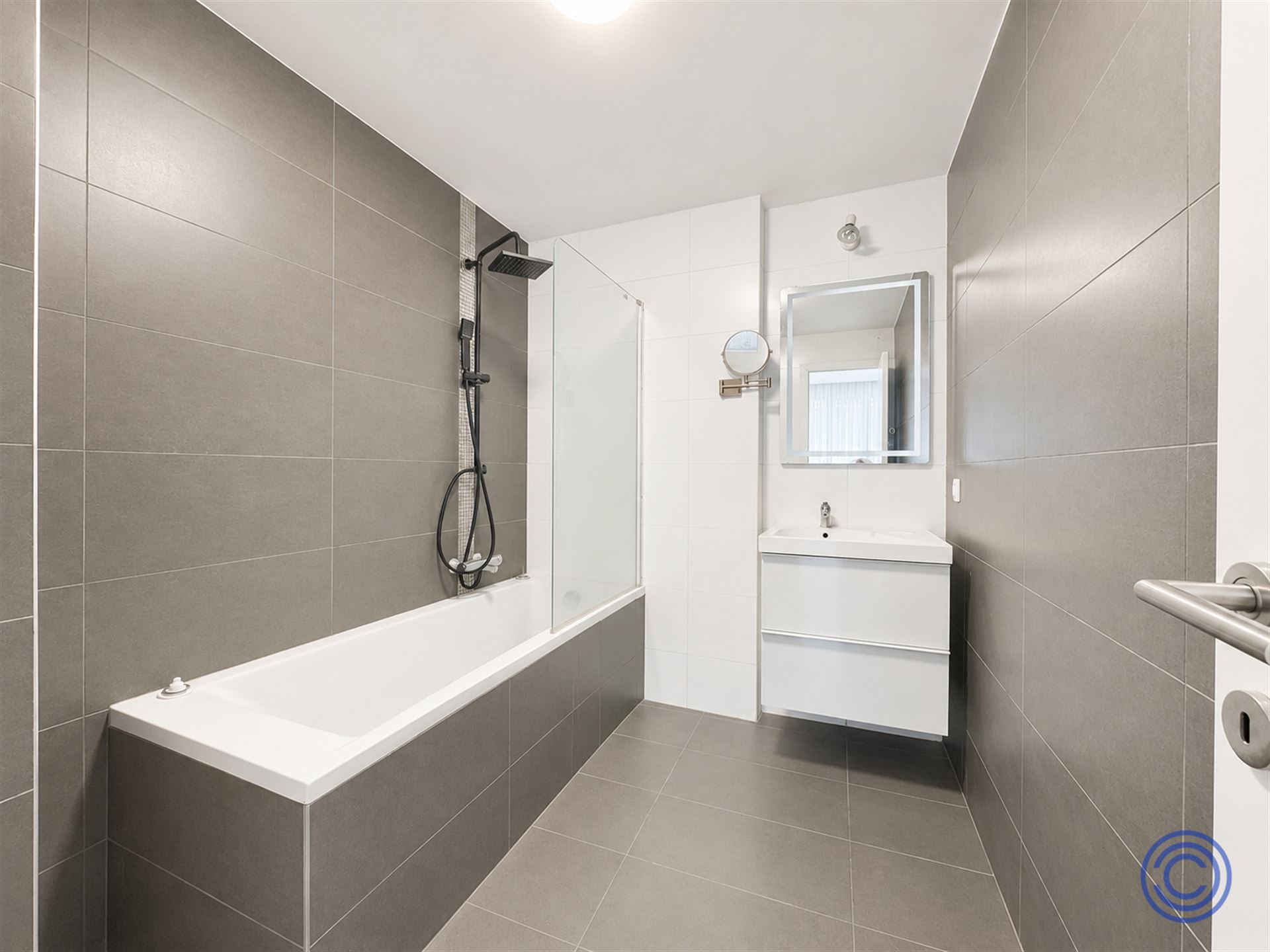 Ruime duplex met 2 slaapkamers in centrum Antwerpen! - foto 5