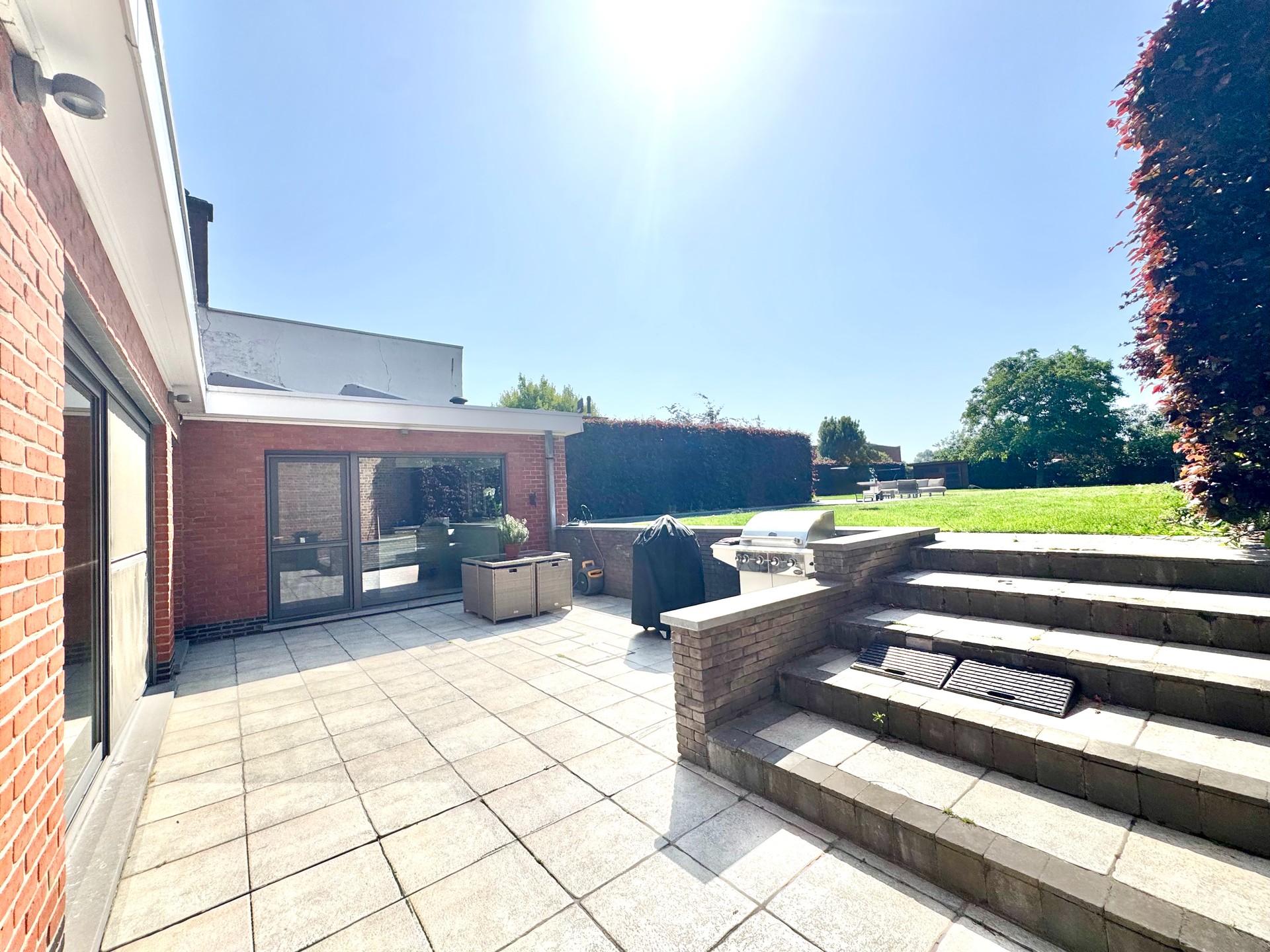 BREDE GEVEL- WONING | ZWEMBAD | DUBBELE GARAGE | TUIN |1.055 M² - foto 4