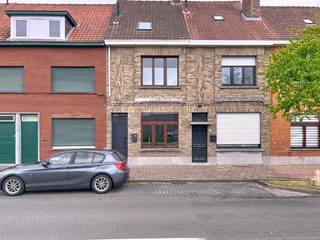 Energiezuinige woning op centrale locatie bestaande uit een inkomhal, gezellige leefruimte met eet-en zithoek, recent vernieuwde keuken,...