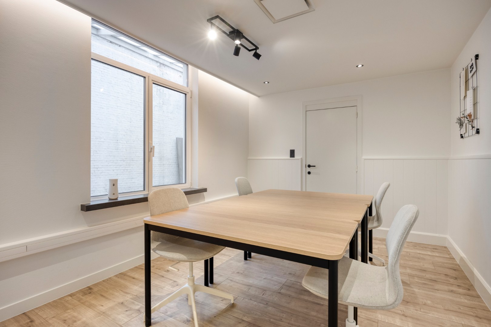 Building met handelspand en duplexappartement met 3 slpk. nabij het centrum van Leopoldsburg - foto 5
