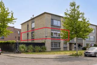 Dit ruime appartement met 3 slaapkamers is zeer rustig gelegen in de wijk Buizegem te Edegem.INDELING 1E VERDIEPINGRuime leefruimte op eiken...