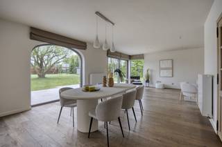 Welcome to this beautiful home in Puurs, an oasis of tranquility and style. This charming home offers a generous living space of 250m² with...