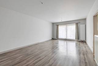 <p><span><strong>Ruim duplex appartement met studio, garage en groot terras – ideaal als opbrengsteigendom</strong><br /><br /></span><span></span></p>
<p><span>Indeling:<br /></span><span>Eerste verdieping: Lichtrijke woonkamer met aansluitende keuken,</span><span> twee slaapkamers, wasplaats/berging badkamer en apart toilet. Ruim terras.</span></p>
<p><span>Tweede verdieping: </span><span>Volledig afgewerkte studio</span><span> met eigen badkamer, ideaal als extra woonruimte of verhuureenheid.</span></p>
<p><span>Troeven in de kijker:</span></p>
<p><span><span> </span>•<span> </span>Aparte garagebox (aan te kopen aan €20.000,-)<br /></span><span>•<span> </span>Conforme elektriciteit en EPC B<br /></span><span>•<span> </span>Vernieuwde ketels en sanitair<br /></span><span>•<span> </span>Instapklaar, enkel keuken te vernieuwen<br /></span><span>•<span> </span>Perfect als </span><span>opbrengsteigendom of gezinswoning<br /><br /><br /></span><span>Interesse? Neem contact op met </span><span>FLOR Vastgoed</span><span> via 03 283 62 43 of info@flor-vastgoed.be.</span></p>