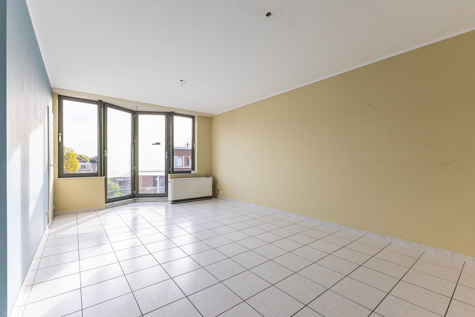 Opbrengsteigendom met 2 appartementen en handels gelijkvloers. - foto 4