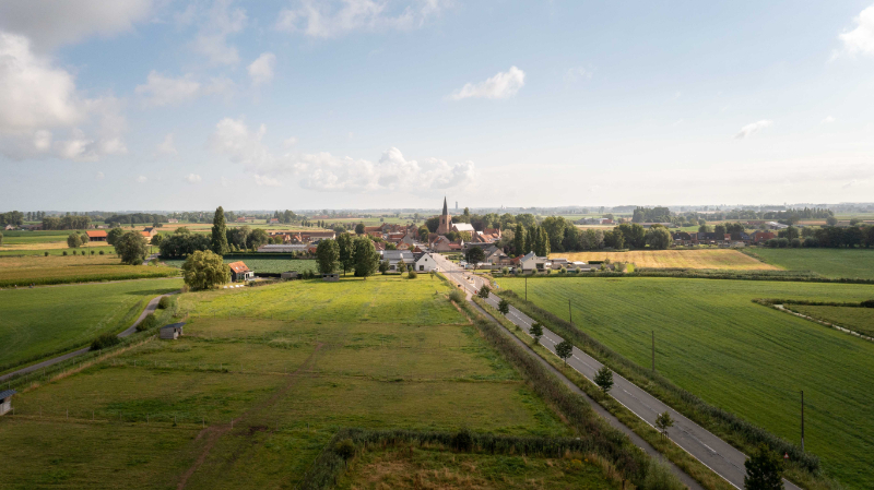 Groot-Diksmuide. Nieuwkapelle. Diverse weilanden van 2ha met instapklare stalling en voorzien van speciale afsluitingen - foto 1
