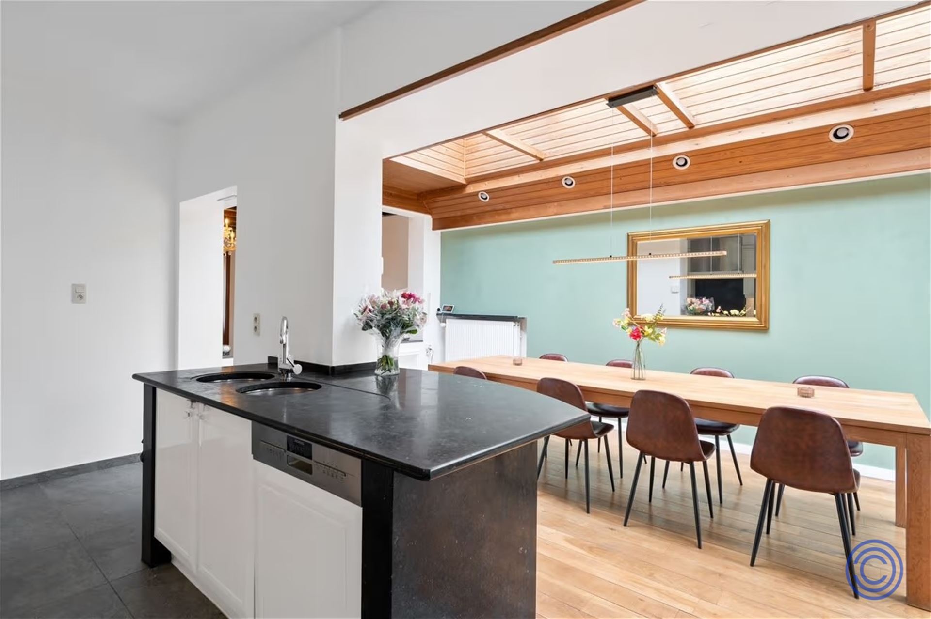 Instapklaar gelijkvloers met 3 slpk + tuin + dubbele garage! - foto 4