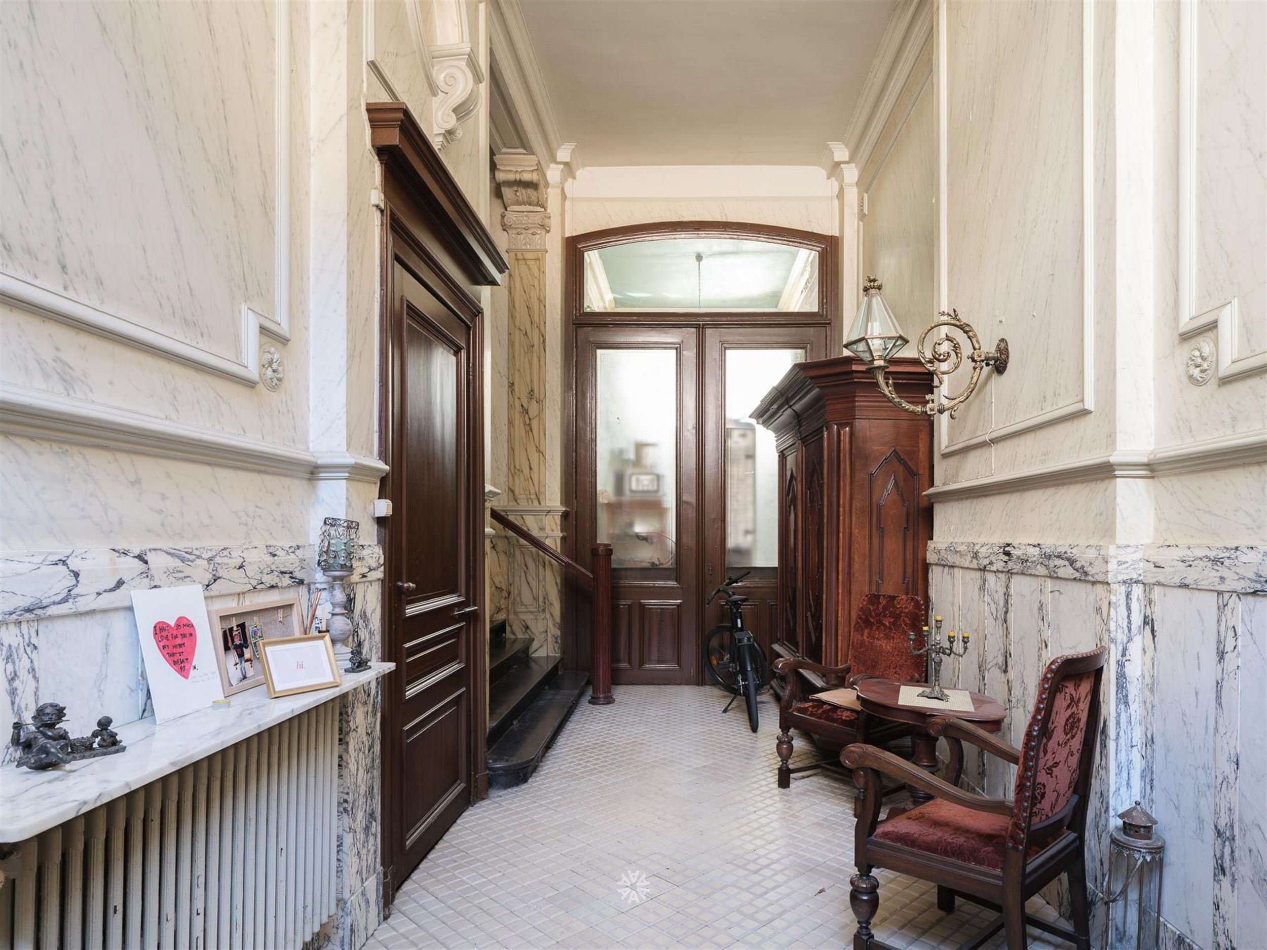 Burgerwoning in neoclassicistische stijl te koop in het centrum van Wetteren - foto 4