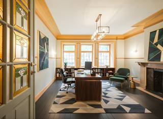 Gelegen aan de iconische Molièrelaan, een prachtige herenhuis in geometrische art-nouveaustijl, gebouwd in 1910 in opdracht van ingenieur...