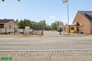 Bouwgrond voor halfopen bebouwing op perceel van 6A 85CA te Heultje (Westerlo).Perceelomschrijving:Breedte aan de straatkant: 10,41 meterBouwbreedte:...