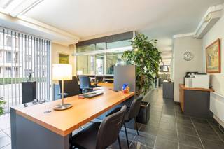 Ben je op zoek naar een instapklare kantoorruimte voor jouw onderneming of vrij beroep? Deze ruimte van 82m² biedt alles om meteen van start te...