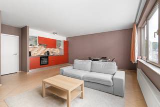<p>Te koop: energiezuinig appartement in Vilvoorde, op korte afstand van het stadscentrum en met uitstekende bereikbaarheid.</p><p><br /></p><p>Dit appartement, gebouwd in 2007, combineert comfort met een gunstige ligging. Dankzij het EPC-label B geniet u van een energiezuinige woning, wat zorgt voor lagere energiekosten. De centrale locatie biedt snelle toegang tot het stadscentrum, parken en het treinstation, terwijl invalswegen en openbaar vervoer vlakbij zijn. Ideaal voor wie een praktische en goed gelegen woning zoekt.</p><p><br /></p><p>Belangrijkste ruimtes:<br />• Ruime woonkamer (25,66 m²) met veel lichtinval.<br />• Keuken (5,43 m²) voorzien van dubbele spoelbak, vaatwasser, dampkap, koelkast en oven.<br />• Badkamer (6,21 m²) met ligbad, toilet, wastafel in meubel, aansluitingen voor wasmachine en droogkast, en ventilatiesysteem.<br />• Slaapkamer (16,73 m²) en tweede slaapkamer (9,03 m²).<br />• Hal (6,0 m²) en apart toilet.</p><p><br /></p><p>Troeven:<br />• Energiezuinig appartement (EPC B).<br />• Dichtbij stadscentrum, parken en treinstation.<br />• Goede bereikbaarheid met auto én openbaar vervoer.</p><p><br /></p><p>Neem vandaag nog contact op met uw ERA-makelaar voor een bezoek.</p><p><br /></p><p>JOUW DROOMAPPARTEMENT. ZO GEVONDEN!</p>