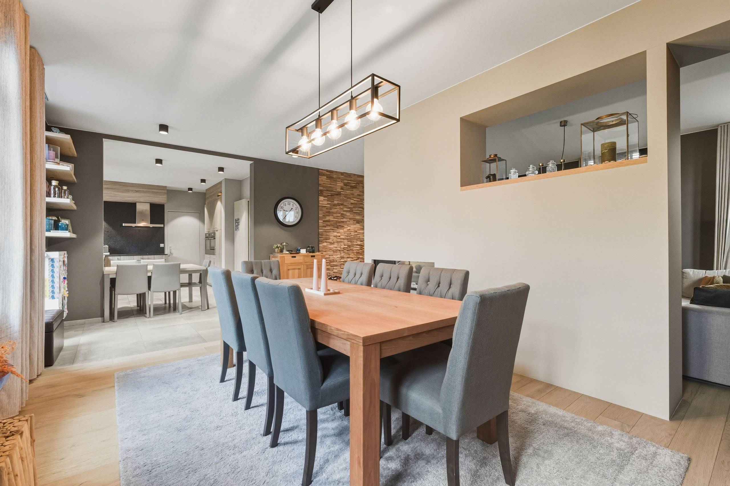 Unieke instapklare woning met 6 slaapkamers en 4 garages te koop te Ruddervoorde - foto 4