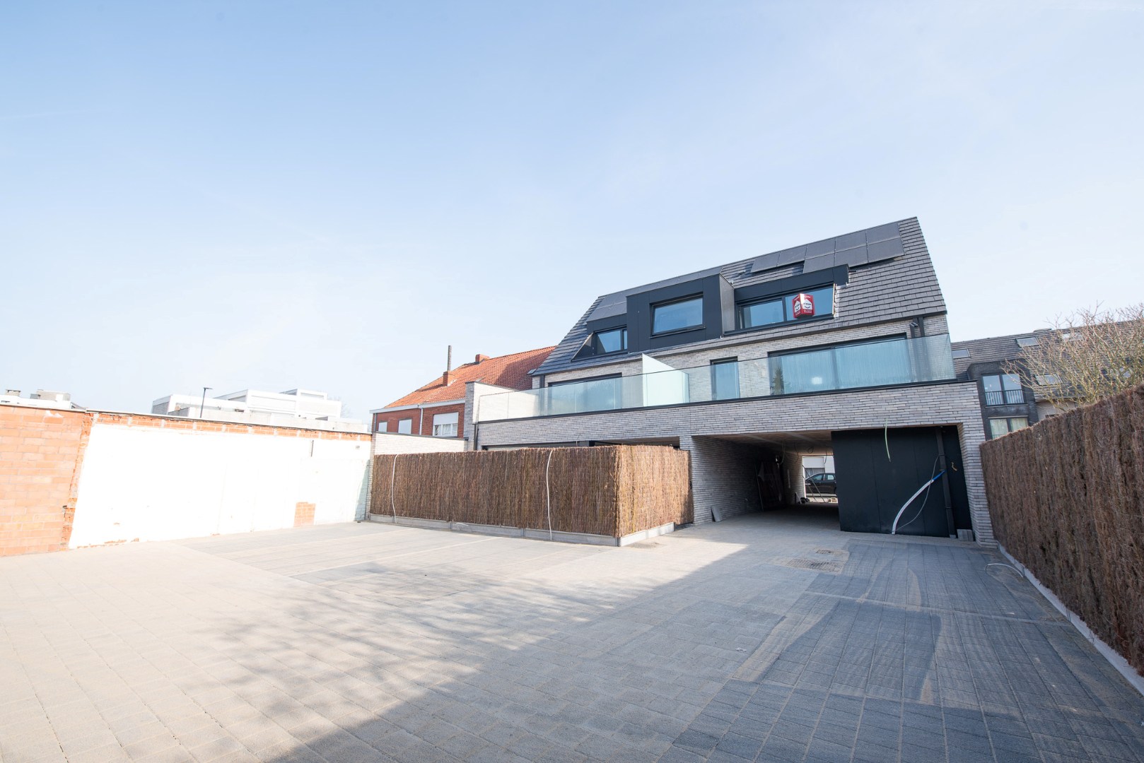 Nieuwbouwappartement (6%) te koop centrum Waregem: Dakappartement met 1 slaapkamer en leuk terras. - foto 2