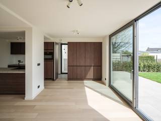 Hoogwaardig gerenoveerde gezinswoning met 4 slaapkamers en landelijke zichten – nabij station HansbekeDeze instapklare woning bevindt zich in een...
