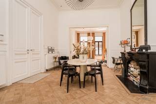 BEN JE OP ZOEK NAAR EEN STIJLVOL EN INSTAPKLAAR GELIJKVLOERS APPARTEMENT MET TUIN TE KOOP IN ANTWERPEN? ONTDEK DIT UNIEKE APPARTEMENT VAN CA. 105...