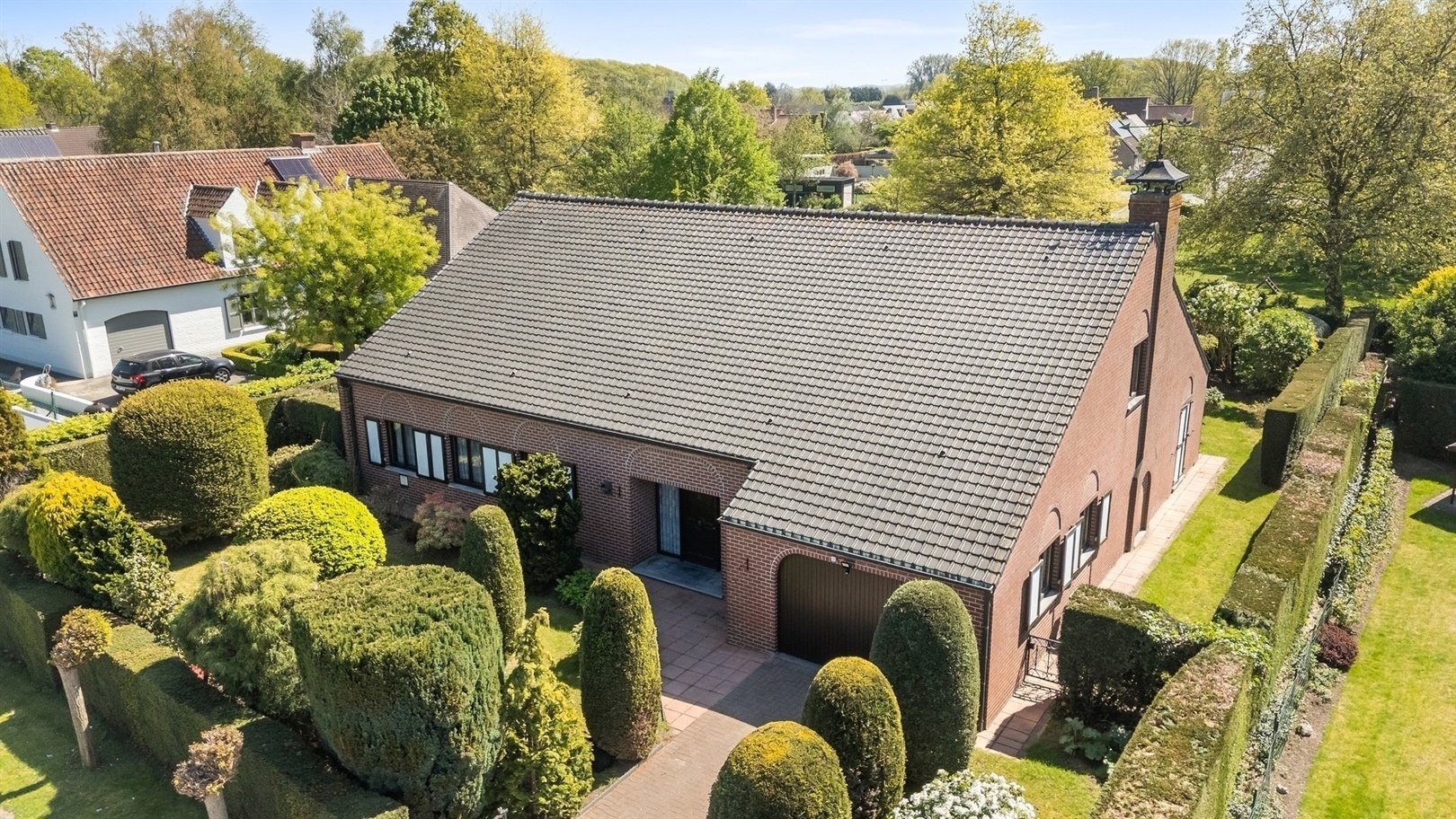 Karaktervolle villa met uitzonderlijk potentieel in Laarne! - foto 2