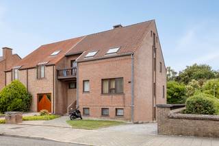 Aan de Jodenstraat 27 in Sint-Truiden vinden we dit gebouw terug met drie appartementen op een perceel van 7are77, gelegen in het centrum van de...