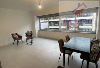 Dit appartement is gelegen in het centrum van Aalst, op de tweede verdieping van een kleine residentie met 3 appartementen (geen lift)...