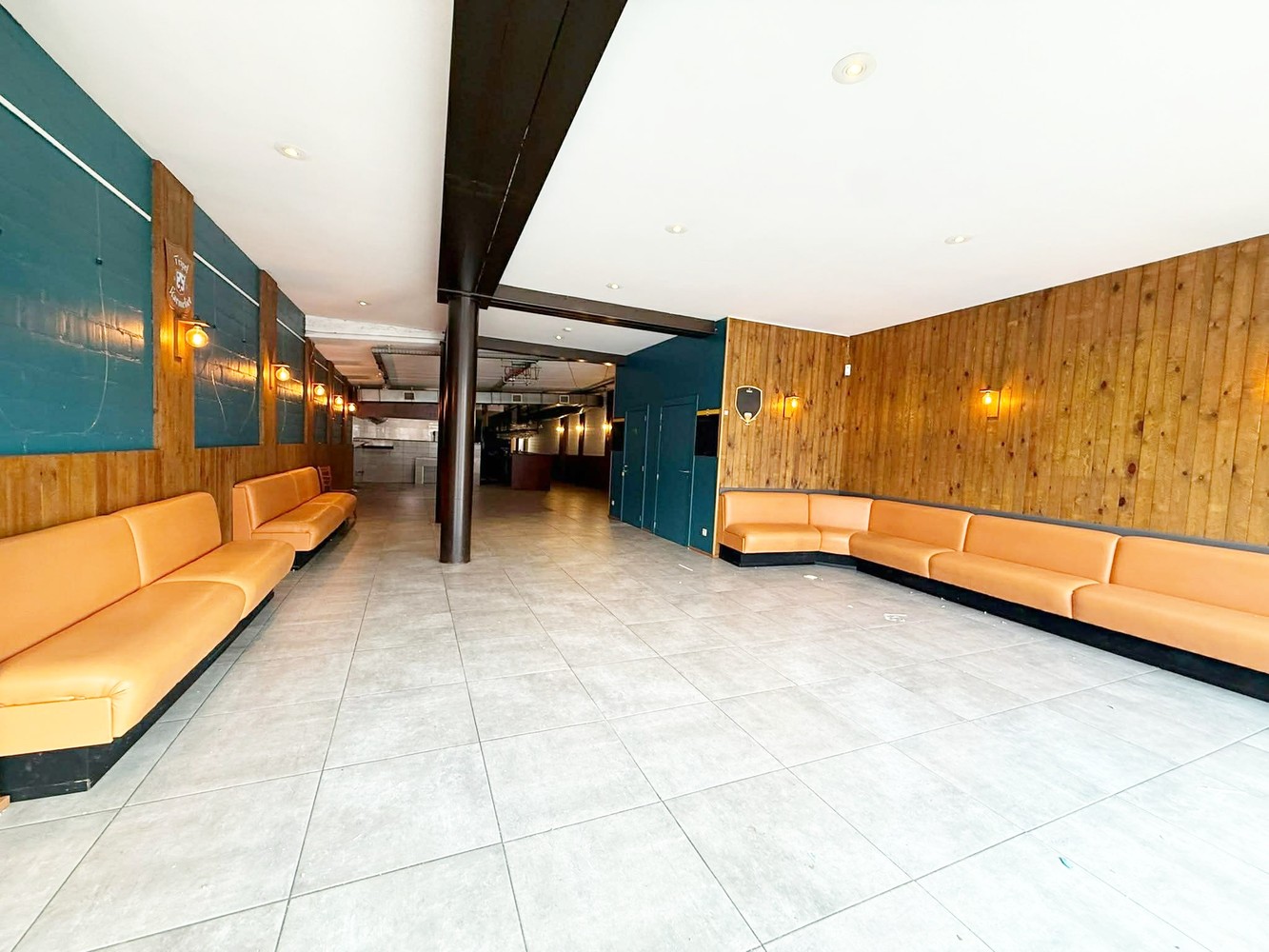 Ruim handelsgelijkvloers (±350 m²) met tal van mogelijkheden op topligging in Ninove - foto 3