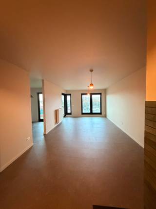 Instapklaar 1-slaapkamerappartement met groot terras – LierOp de 4de verdieping van een recent gebouw (2016) bevindt zich dit gezellige en volledig...