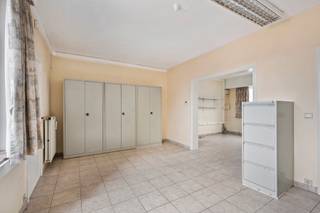 Deze dubbele woning is gelegen vlakbij het centrum van Staden. Dit zijn namelijk 2 woningen die in het verleden omgebouwd zijn tot 1 woning.De...