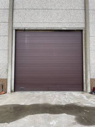 Entrepôt de 200 m² faisant partie d'un entrepôt plus important. libre actuellement...