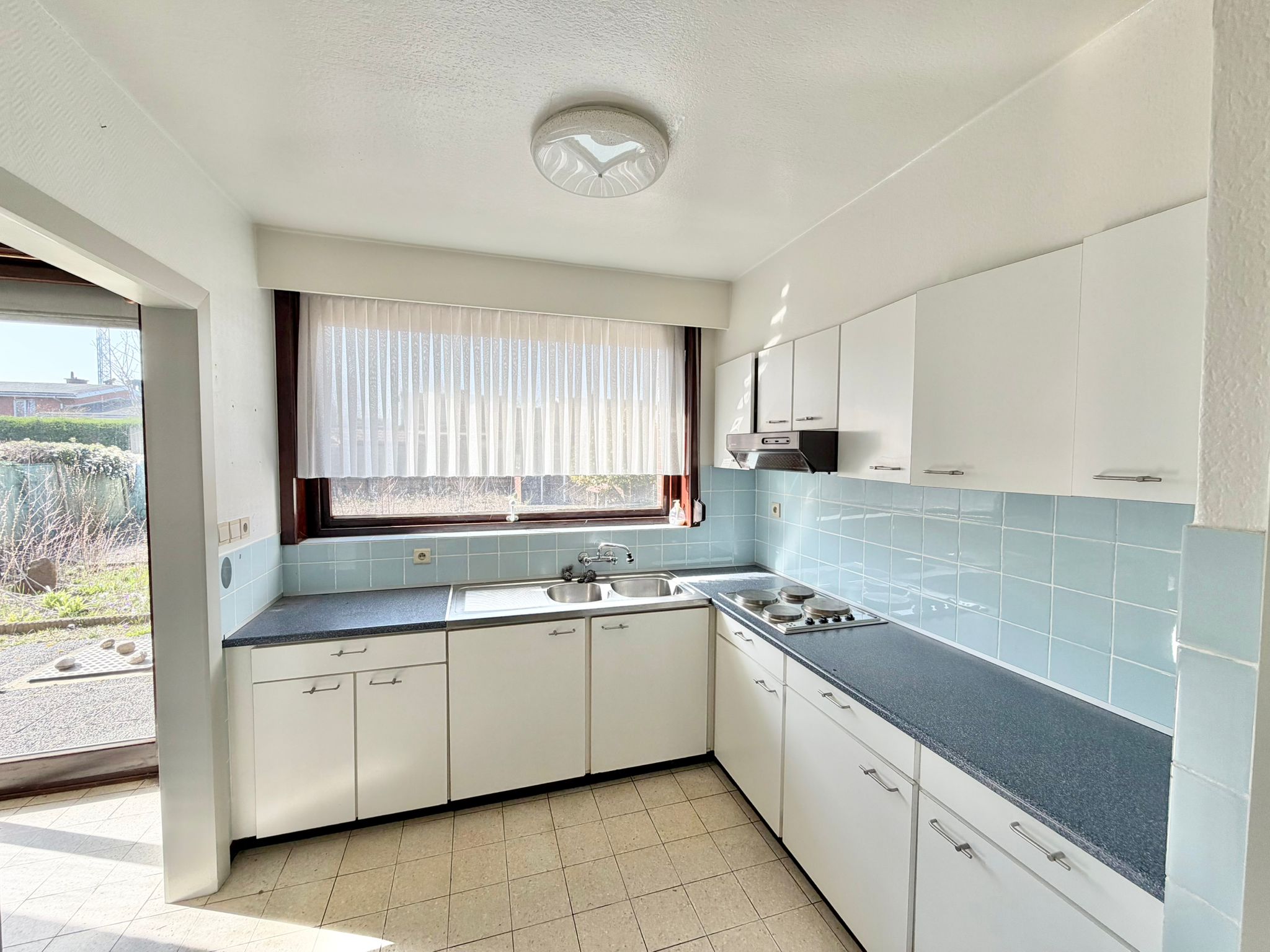 Ruime halfopen woning te renoveren in een rustige buurt. - foto 5